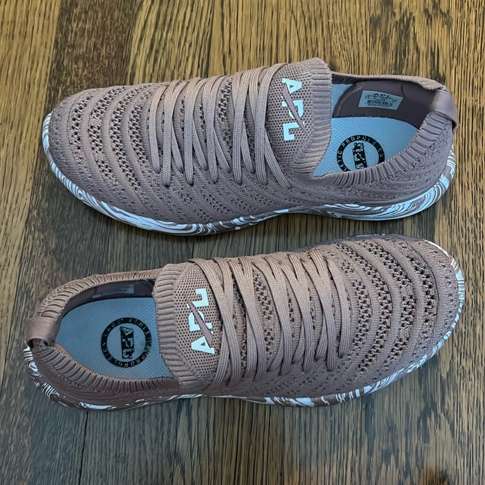 APL women’s sneaker